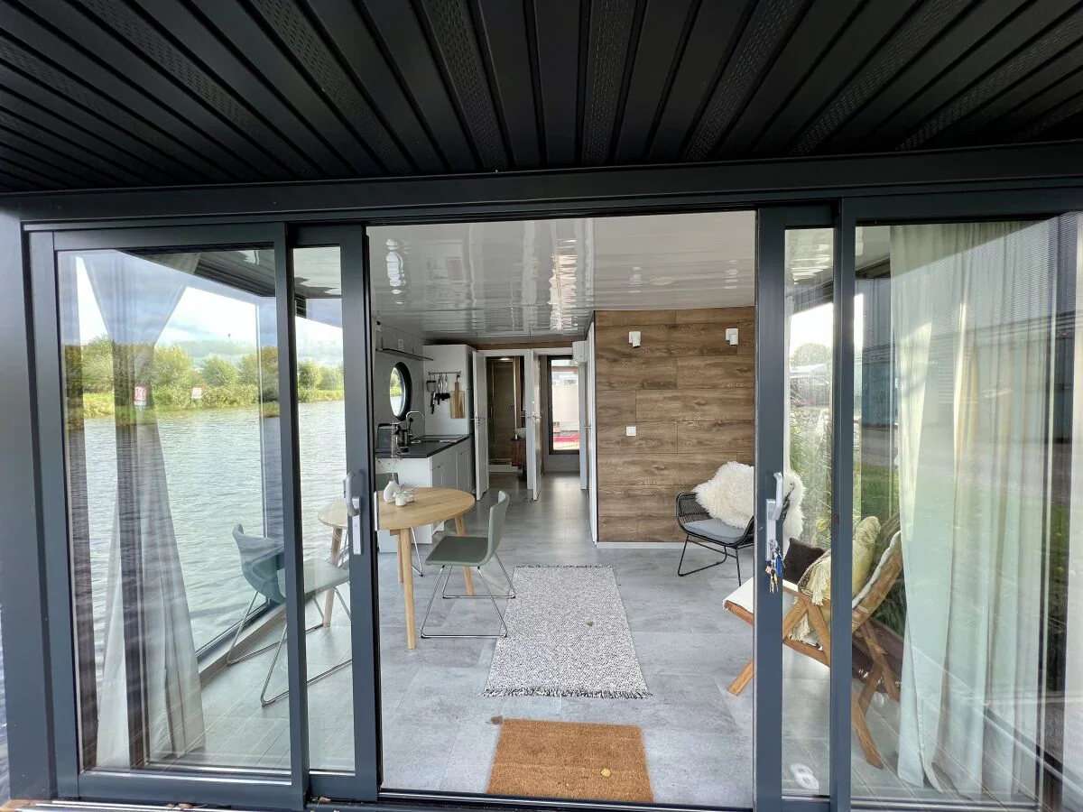 House boat Mi Casita Tiny Boathouse