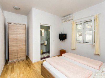Apartment Guest House Oreb - One Bedroom Apartment with Terrace and Sea View - Features photo 10