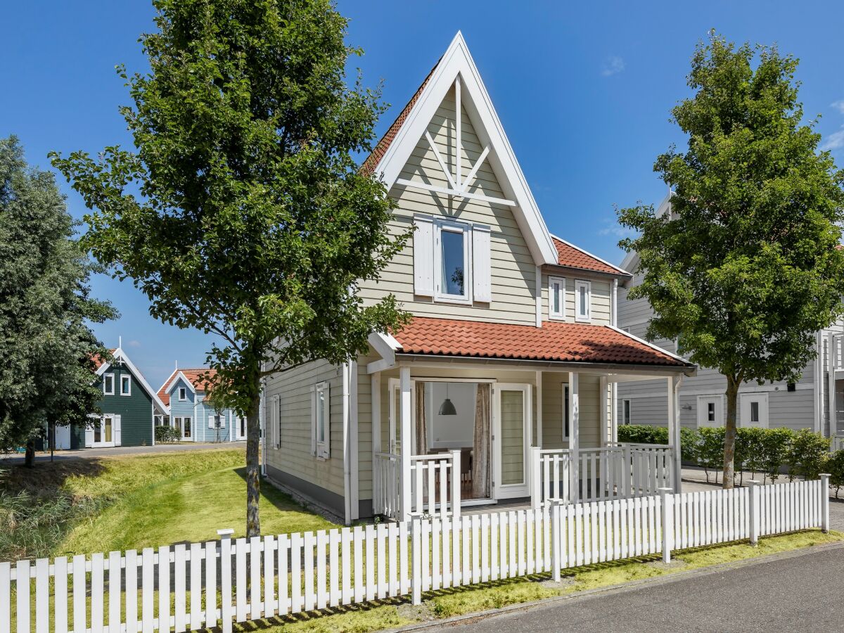 Holiday park Villa in Aquadelta with Private Sauna