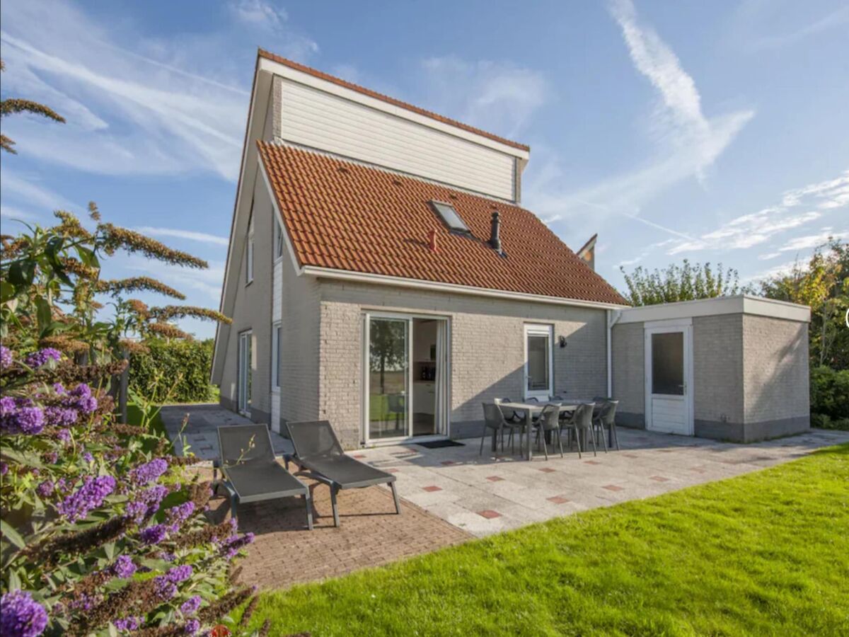 Holiday park Villa in Zeeland near the Beach