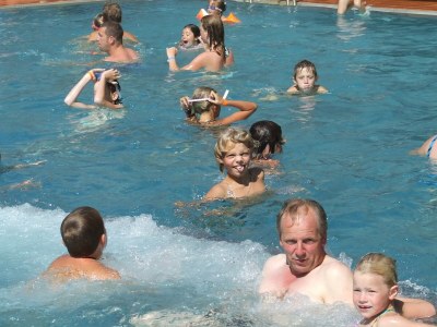 Holiday park Forest Villa in Herperduin with Bubble Bath - Outdoor photo 16