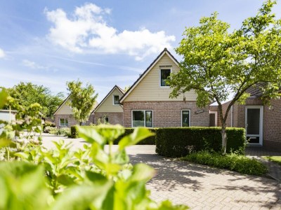 Holiday park Holiday Home in Netherlands with Private Garden - Outdoor photo 4