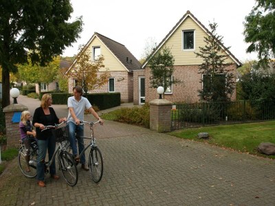 Holiday park Holiday Home in Netherlands with Private Garden - Outdoor photo 6