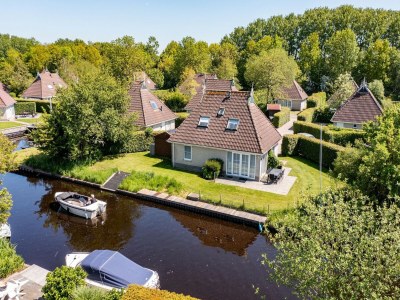 Holiday park Nature Bungalow with Two Baths in Eernewoude - Holiday park
