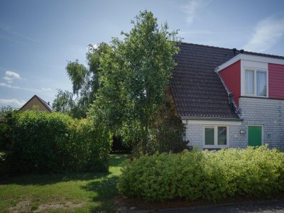 Holiday park Ferienhaus in Zeeland mit großem Garten - Outdoor photo 3