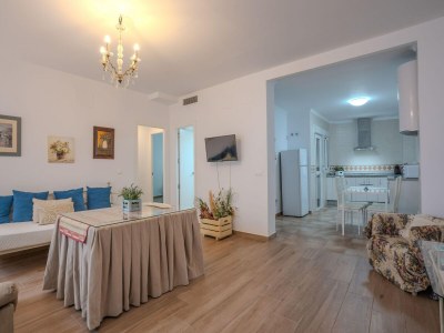 Apartment Apartment in Peñaflor with Charming Patio - Features photo 4