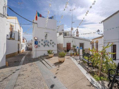 Apartment Apartment in Peñaflor with Charming Patio - Environment photo 39