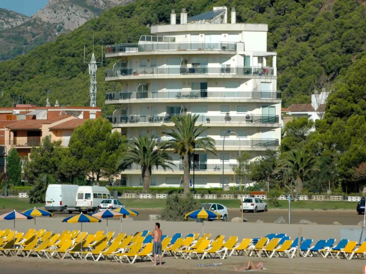 Apartment Beachfront Apartment in Estartit with Garden - Outdoor photo 2
