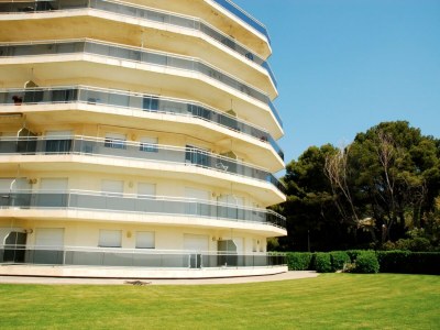 Apartment Beachfront Apartment in Estartit with Garden - Outdoor photo 3