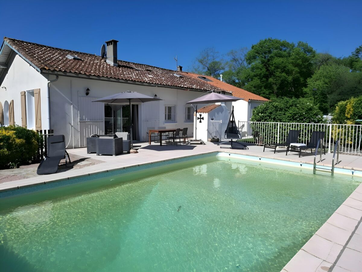 Holiday house Villa in St Denis mit Pool und Blick auf die Pyrenäen