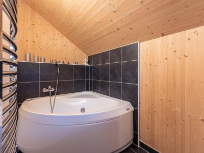 Chalet Luxury retreat with relaxing bubble bath - Features photo 27