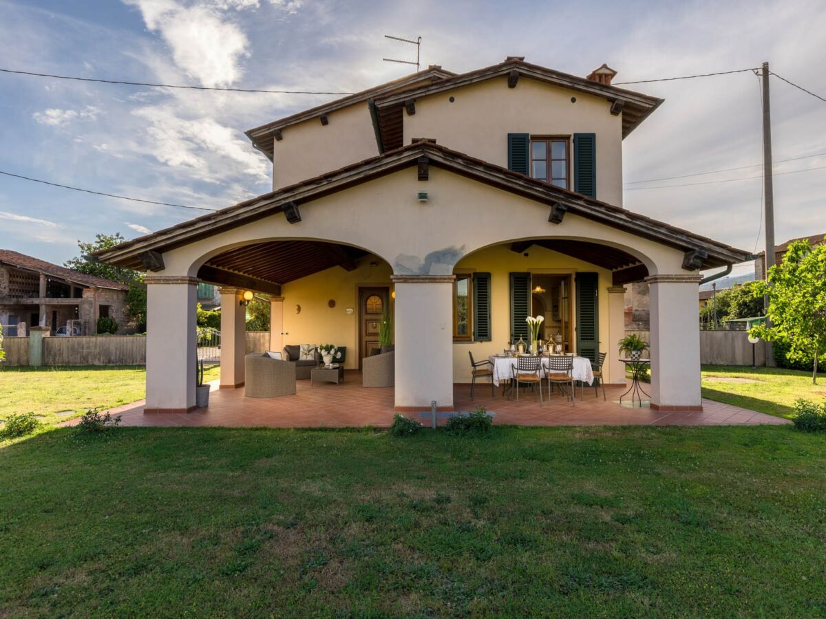 Villa Country Home in Lucca near Tuscan Wineries