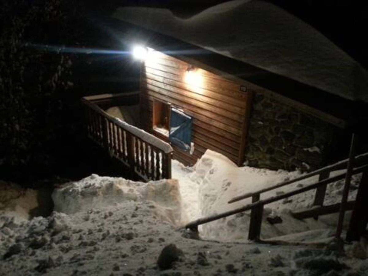 Chalet Cozy Alpine Chalet Escape for Two - Outdoor photo 2