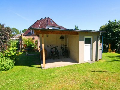 Apartment Einladende Ferienwohnung in Wiek mit Garten - Outdoor photo 21