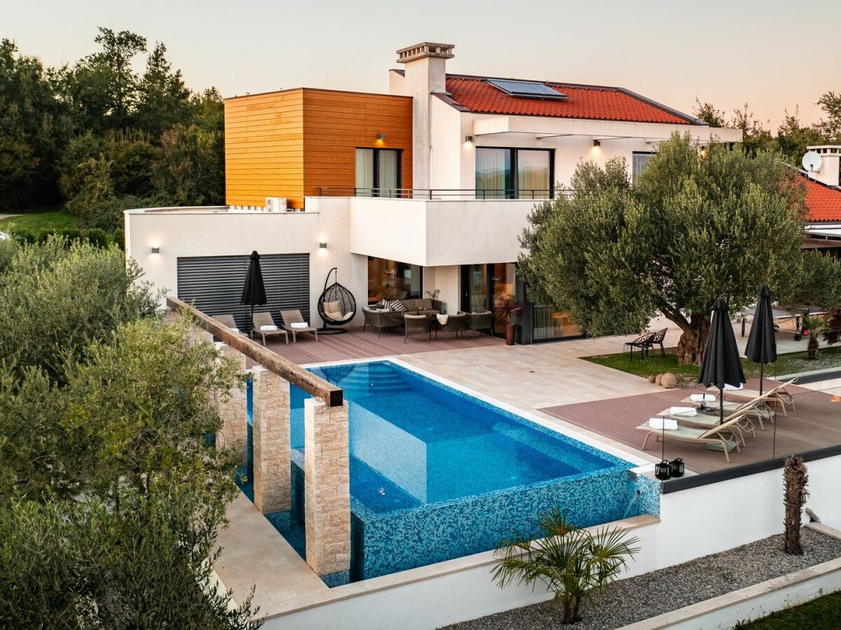 Villa Villa Pedena - Modern Villa Pedena in central Istria