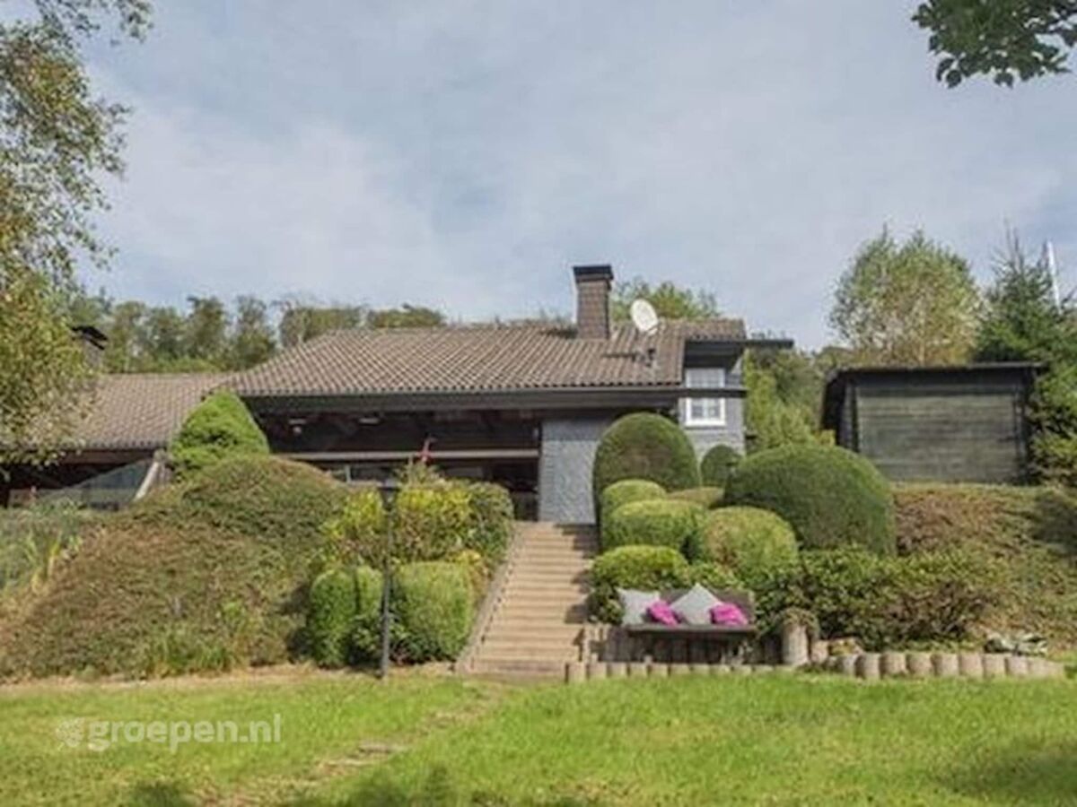 Villa Holiday Home in Niedersfeld near Hillebachsee