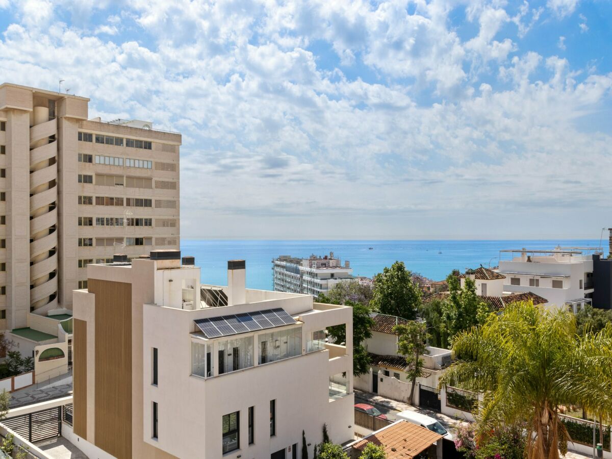 Apartment Stylish Stay with Pool & Sea Views