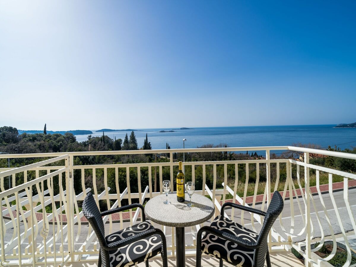 Apartment Villa Samba - Comfort One Two-Bedroom Apartment with Balcony and Sea View - gasi se