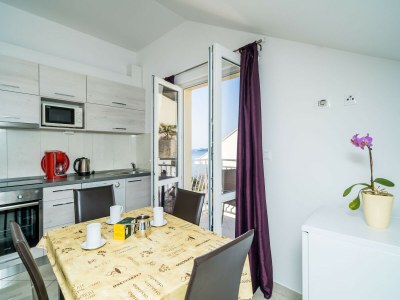Apartment Villa Samba - Comfort One Two-Bedroom Apartment with Balcony and Sea View - gasi se - Features photo 7