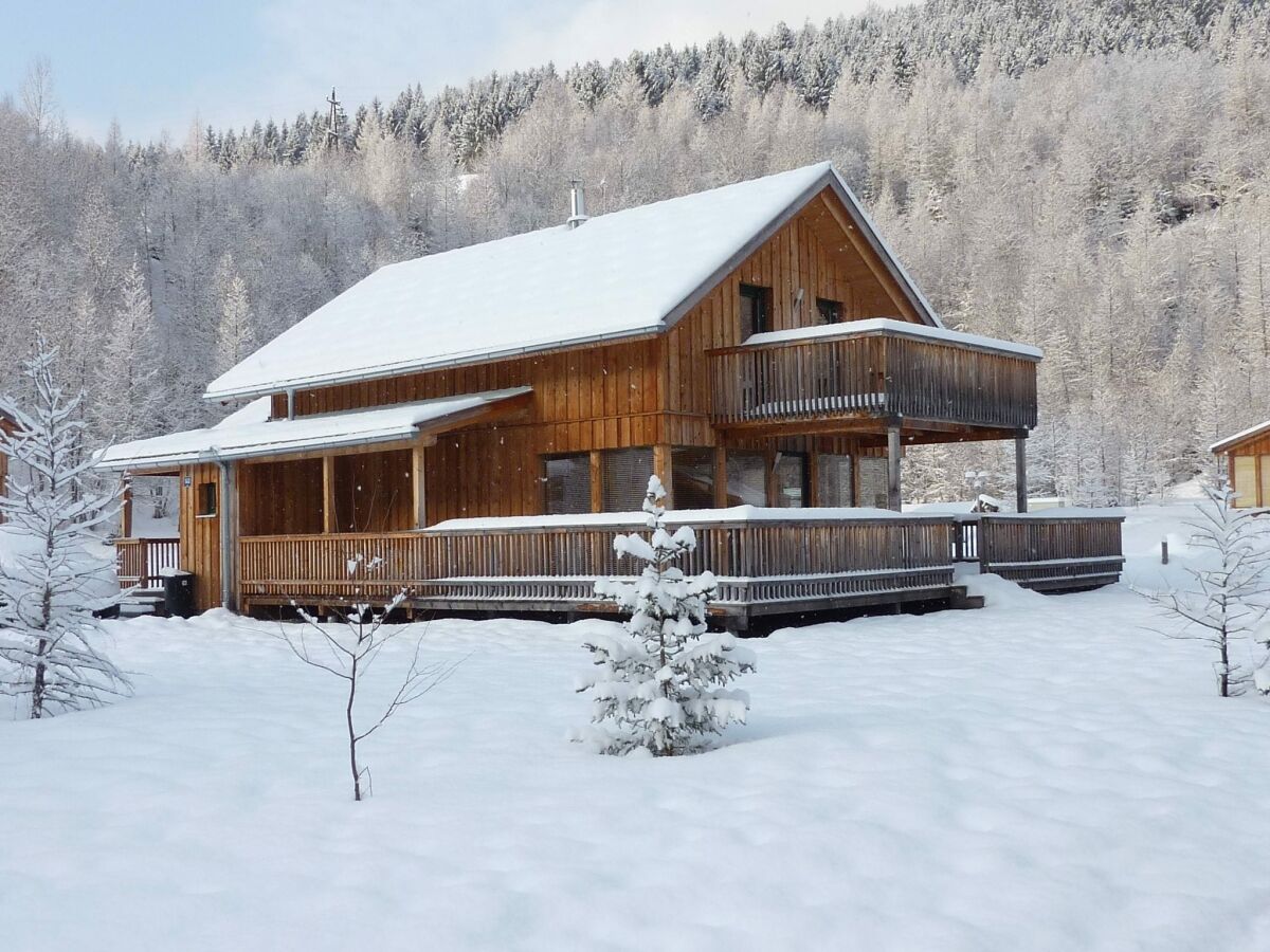 Holiday park Inviting chalet with terrace - Outdoor photo 4