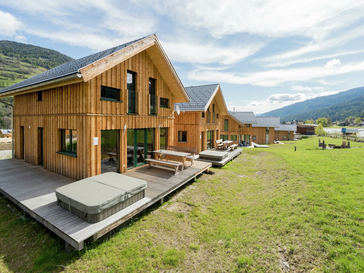 Holiday park Welcoming chalet with hot tub