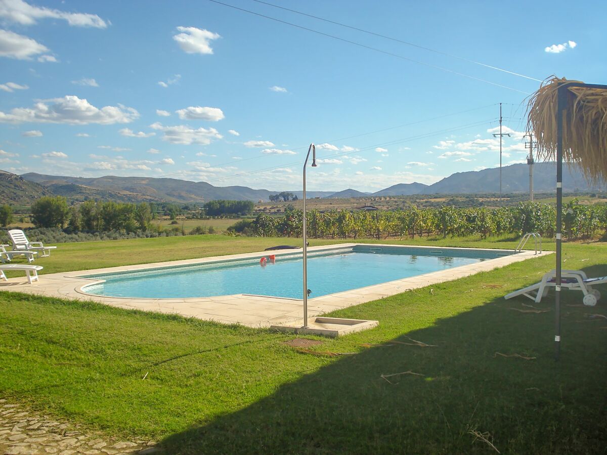 Holiday park Wunderschönes Ferienhaus mit Schwimmbad in Vila Flor - Outdoor photo 2