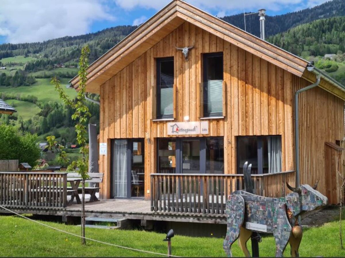 Holiday park Lovely chalet with hot tub
