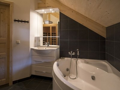 Holiday park Einladendes Chalet mit Infrarot Sauna - Features photo 9