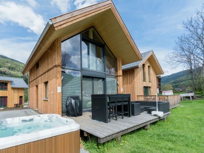 Holiday park Attractive chalet with hot tub in St. Lorenzen ob Murau - Holiday park