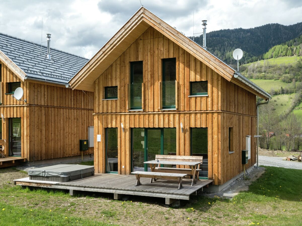Holiday park Inviting chalet with whirlpool