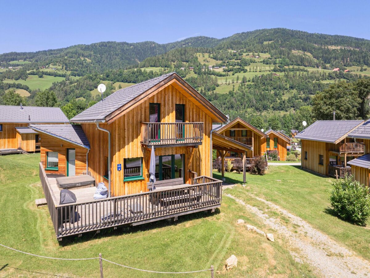 Holiday park Ansprechendes Chalet mit Sauna und Whirlpool