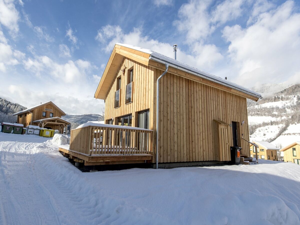 Holiday park Ansprechendes Chalet mit Sauna und Whirlpool - Outdoor photo 4