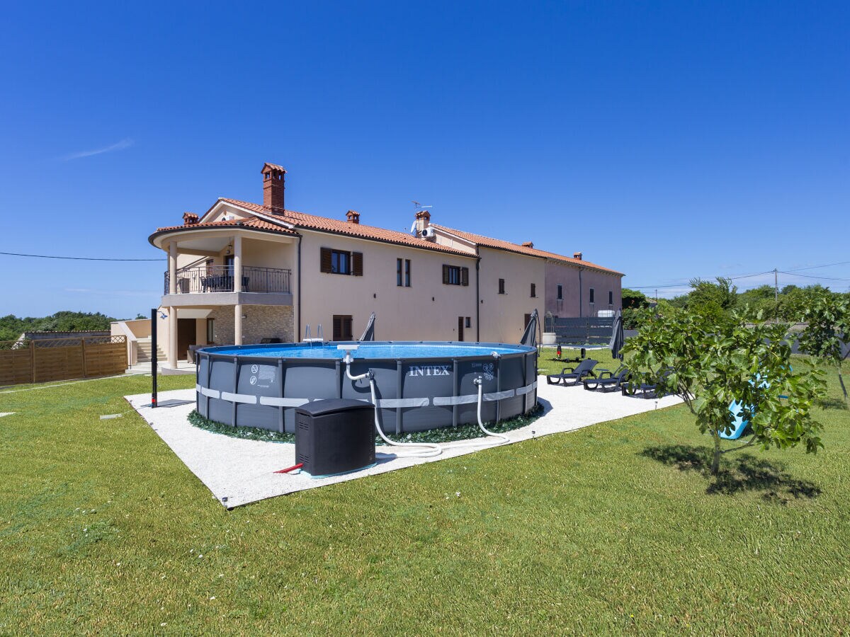 Holiday apartment Luxurious apartment pool