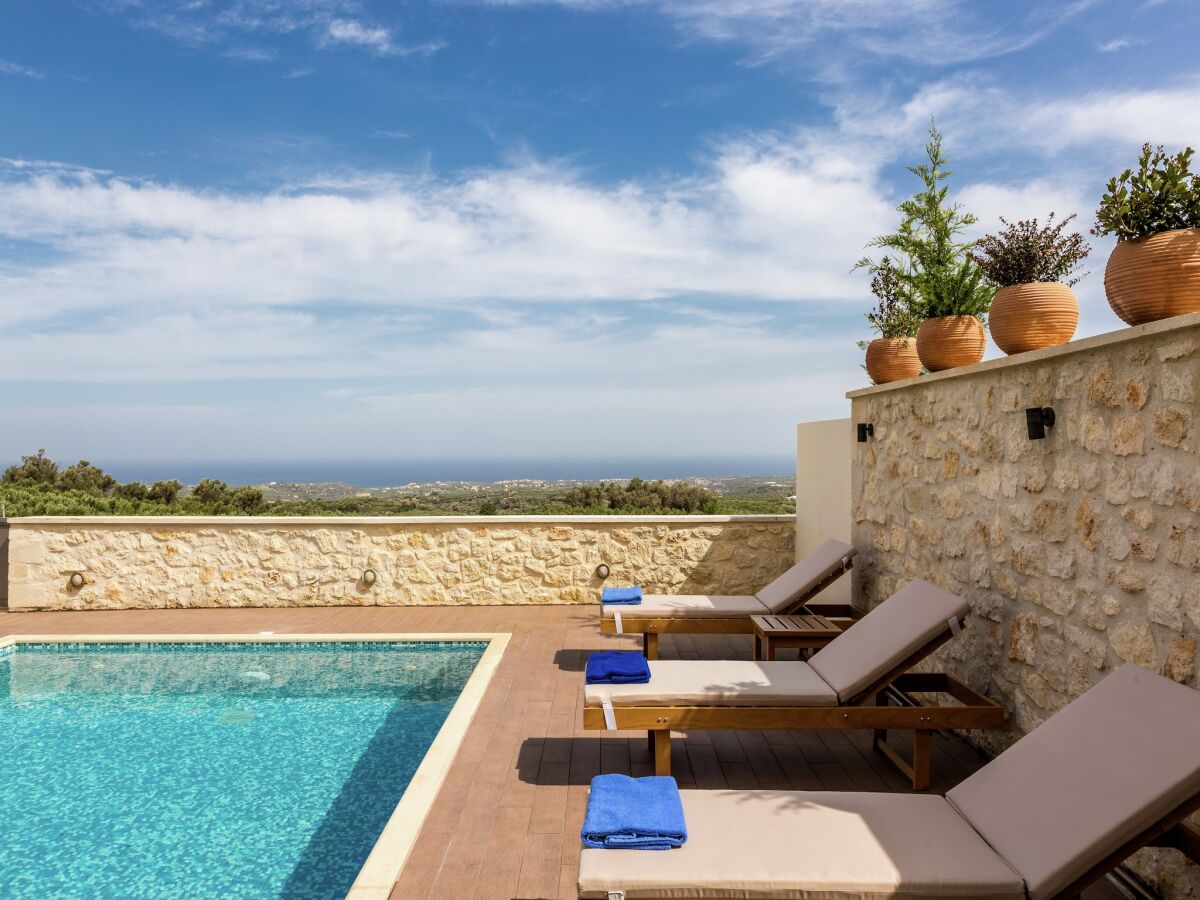 Villa Villa Arkadi mit Panorama-Pool und Natur