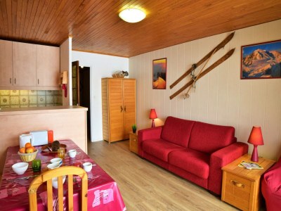 Apartment Slope-Side Stay with Balcony - Features photo 8