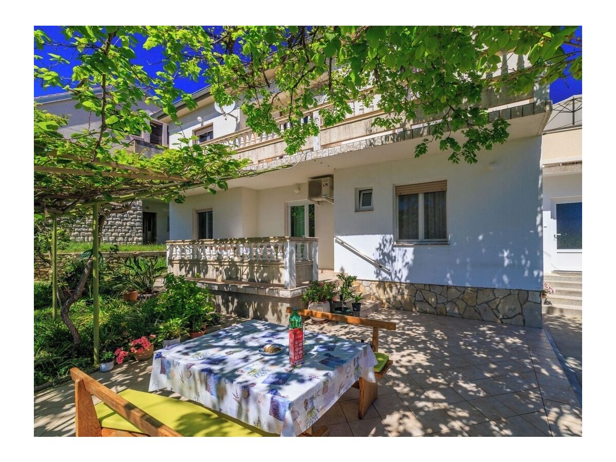 Apartment Two bedroom apartment with terrace and sea view Banjol, Rab A-23095-a