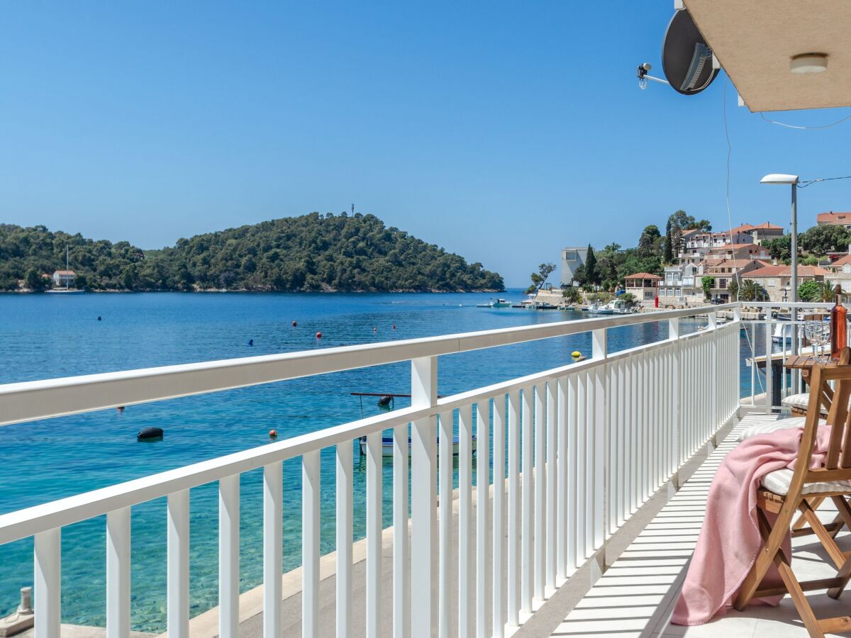 Apartment Two bedroom apartment with balcony and sea view Brna, Korčula A-561-a