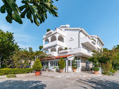 Apartment Two bedroom apartment with terrace and sea view Banjol, Rab A-5022-a - Outdoor photo 3