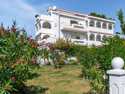 Apartment Two bedroom apartment with terrace and sea view Banjol, Rab A-5022-a - Outdoor photo 4
