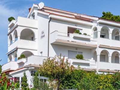 Apartment One bedroom apartment with terrace and sea view Banjol, Rab A-5022-e - Outdoor photo 4