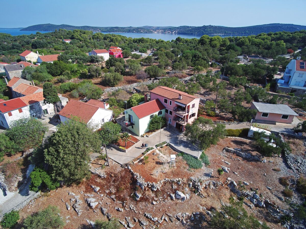 Apartment Two bedroom apartment with terrace and sea view Božava, Dugi otok A-23903-a - Outdoor photo 3