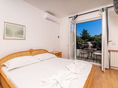 Holiday room near beach Cove Pokrivenik, Hvar S-2069-m in Gdinj - Holiday room