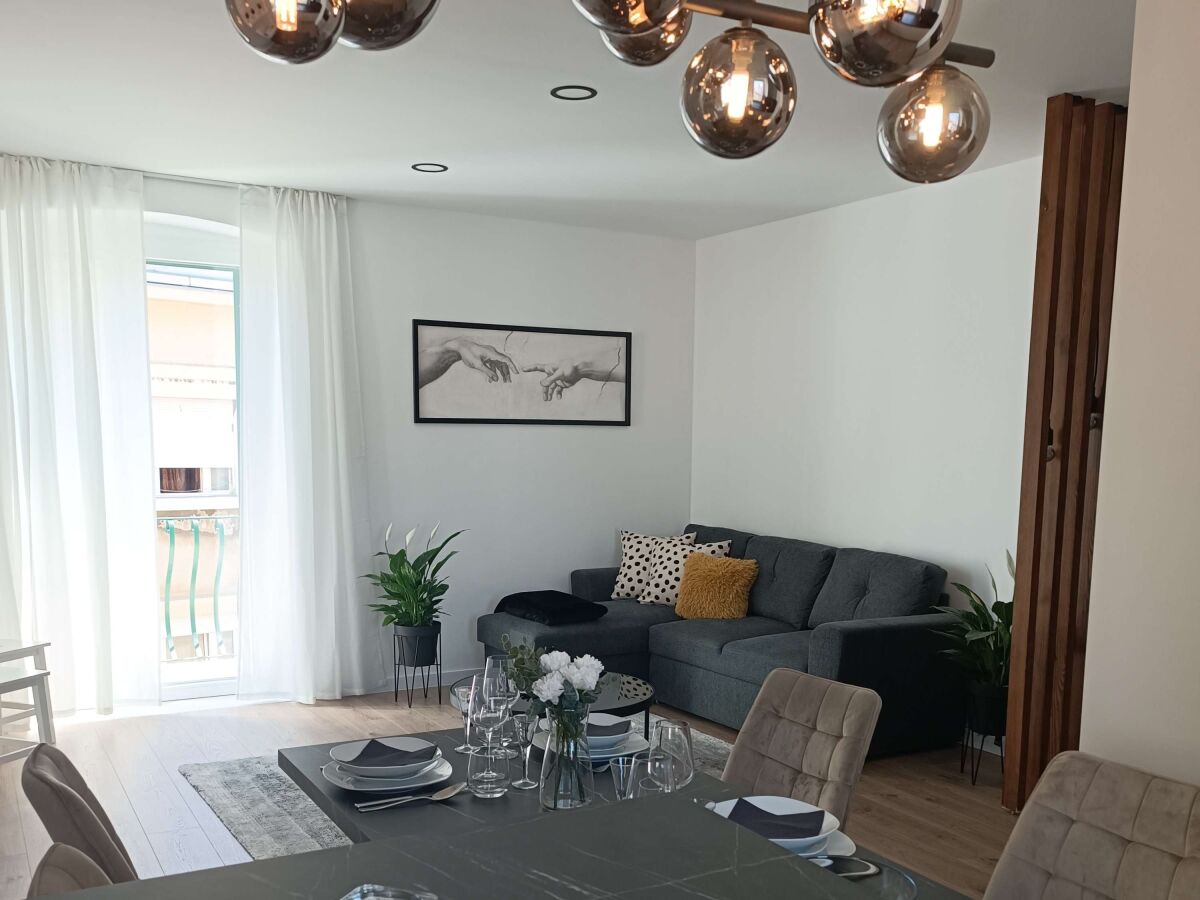 Apartment Two bedroom apartment with balcony and sea view Split A-23443-a
