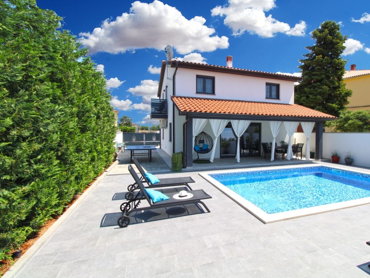 Holiday house Three bedroom house with terrace Galižana, Fažana K-20593