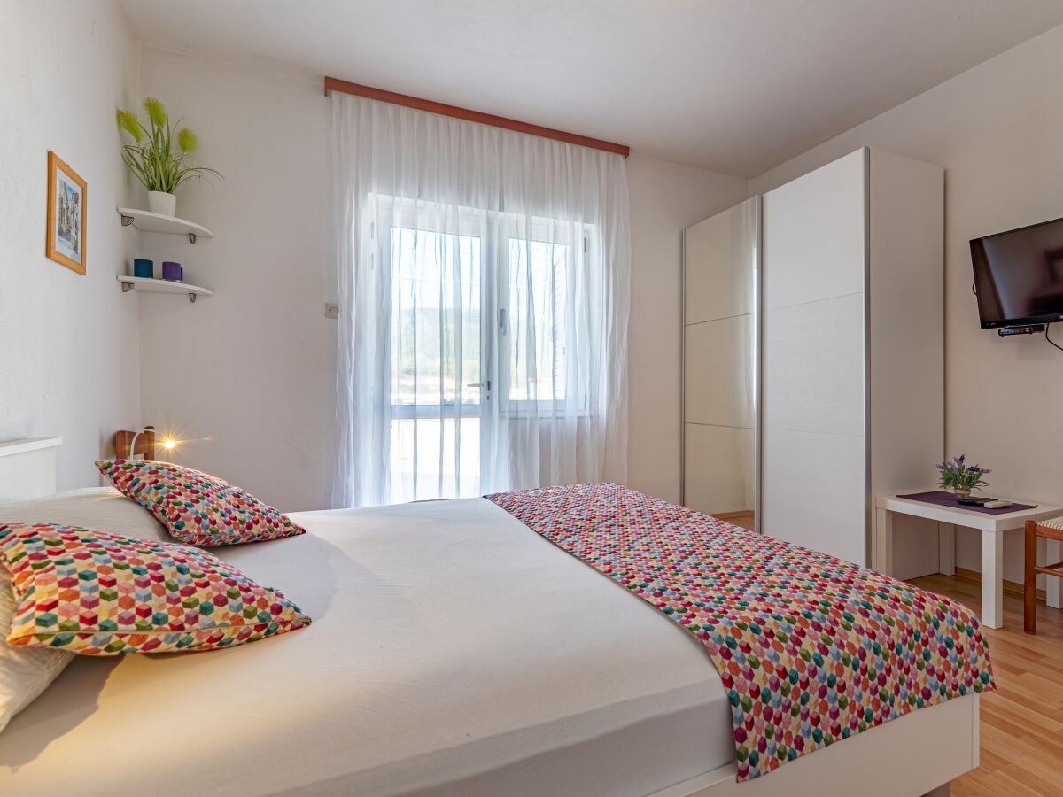 Apartment Two bedroom apartment with terrace Jelsa, Hvar A-134-a