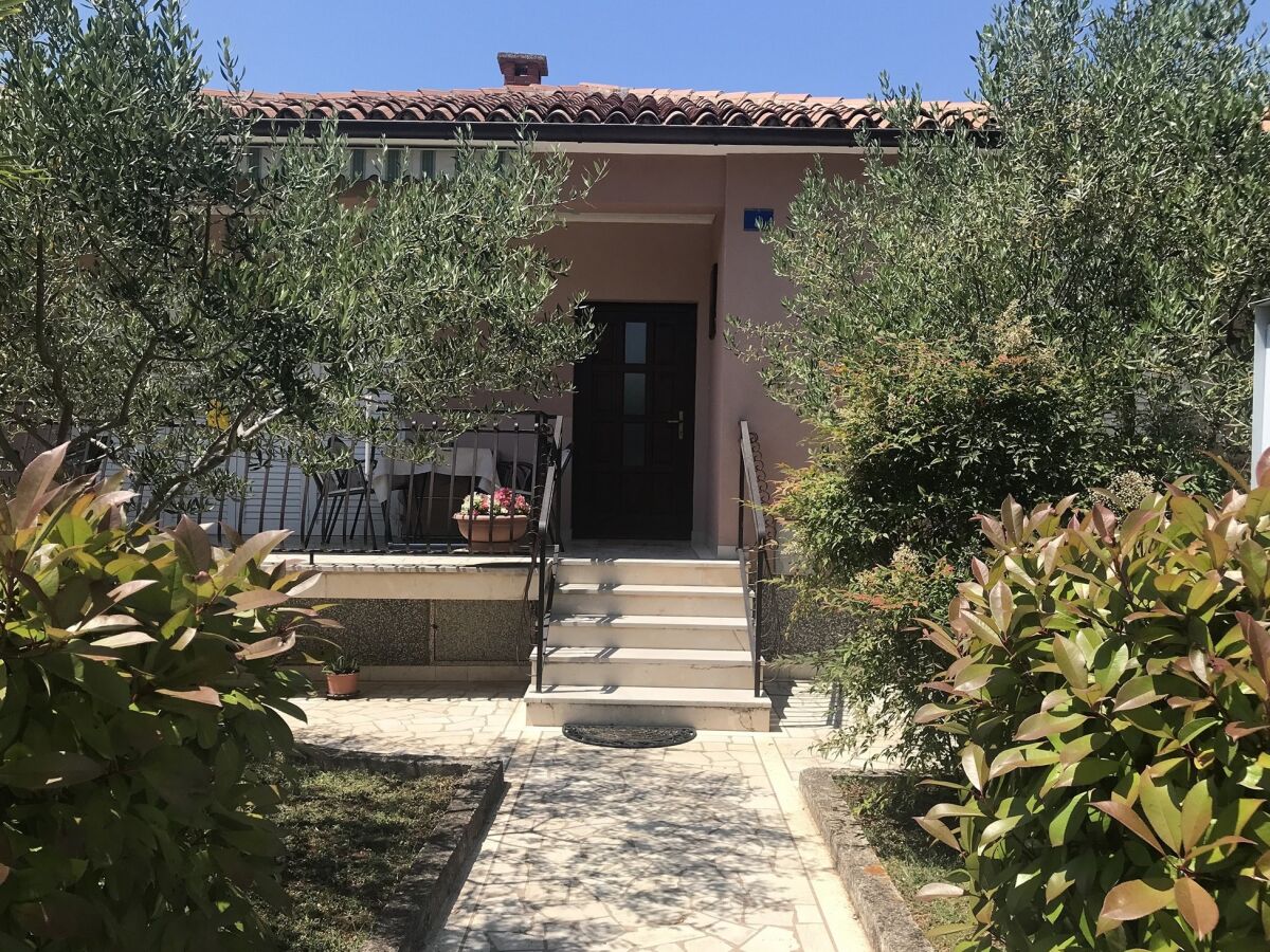 Apartment Two bedroom apartment with terrace Umag A-7126-a - Outdoor photo 4