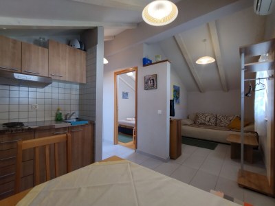 Apartment One bedroom apartment with terrace and sea view Vinišće, Trogir A-11003-a - Outdoor photo 9