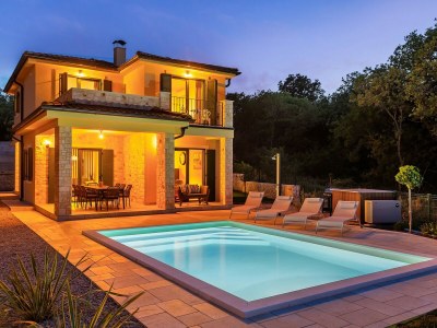 Villa Villa Pinaza C with heated pool, sauna, and whirlpool in Vrbnik in Vrbnik - Villa