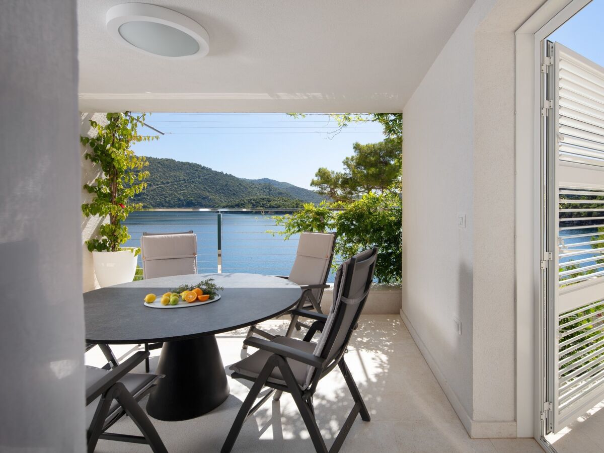 Apartment Two bedroom apartment near beach Pasadur, Lastovo A-24472-a