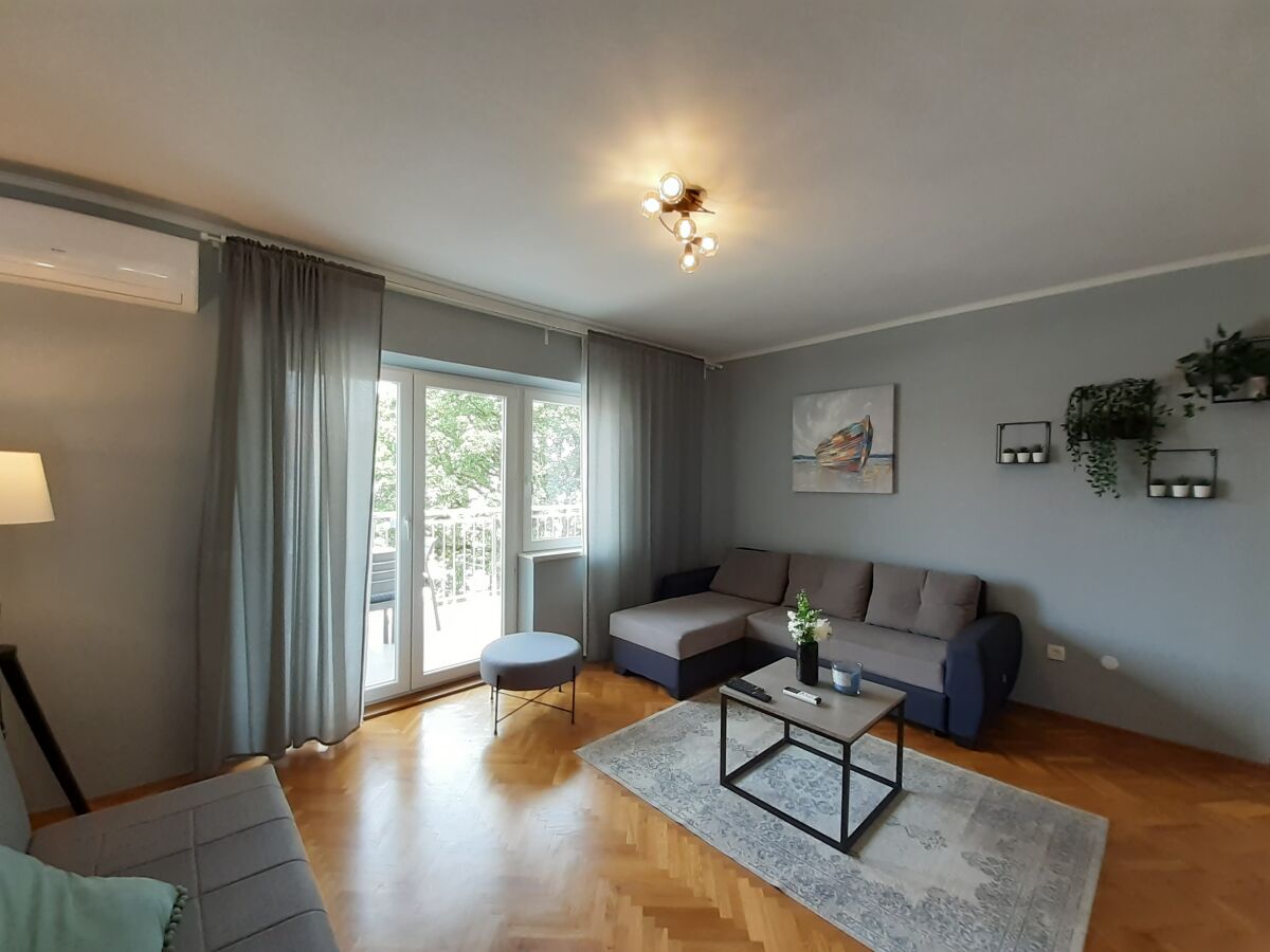 Apartment One bedroom apartment with balcony Malinska, Krk A-19268-b